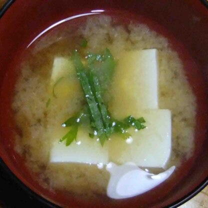 おはようございます！
おおばの香りがとても引き立つお味噌汁ですね。
美味しかったです(^^♪ごちそうさま！